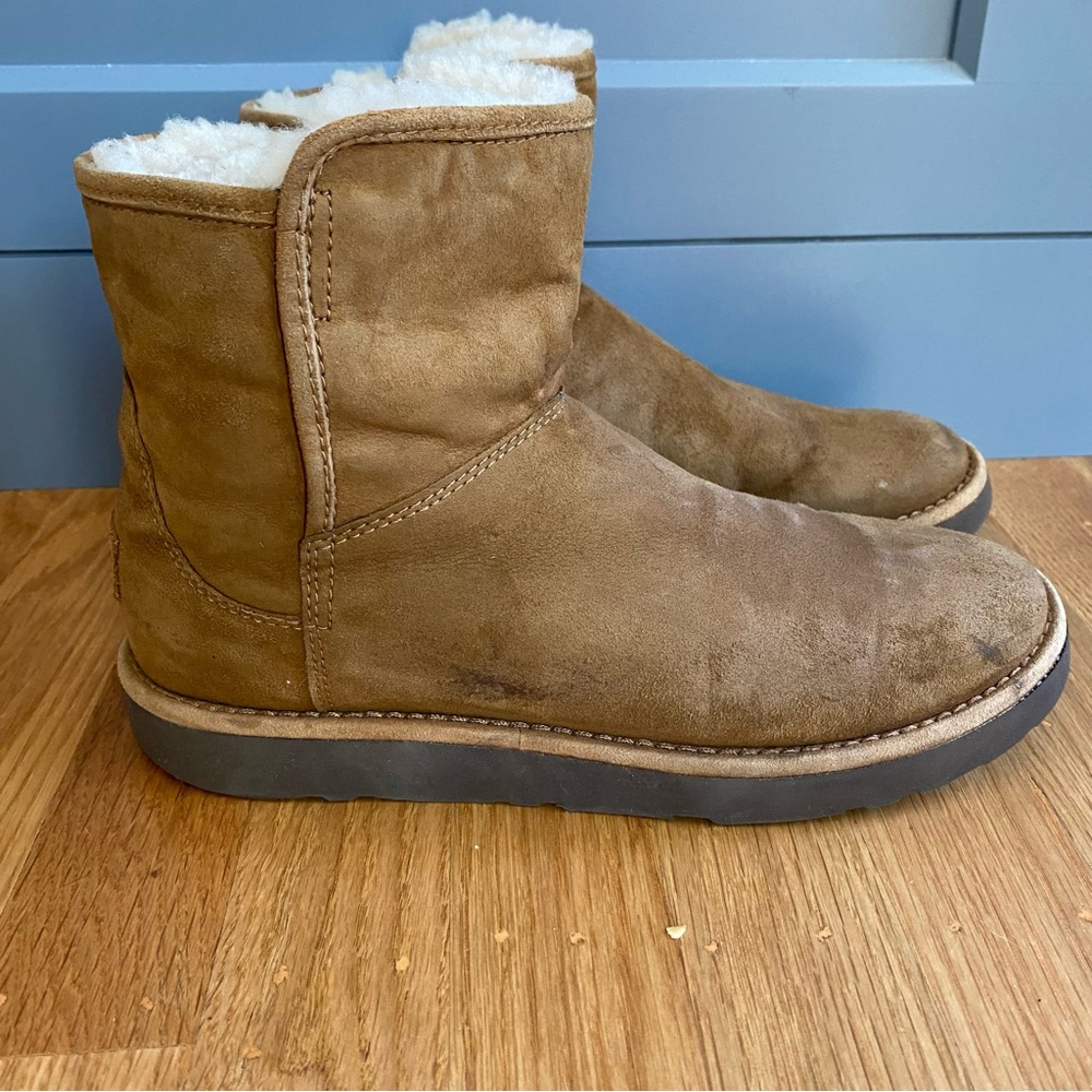 UGG Women’s Abree Mini Tan Shearling-Lined Boots Shoes size 7